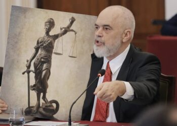 U bënë vetë zot vetë shkop –