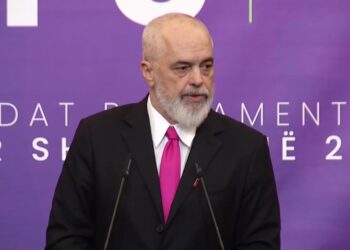 Janë turrur në garë për të prësë sa më shumë fletë-arreste –