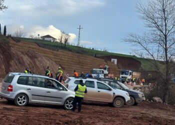 Juglindja e paralizuar/ Rruga që lidh Librazhdin me Prrenjasin dhe segmentin Qukës-Qafë Plloçë ende i bllokuar –
