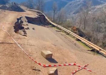 Shembet edhe rruga dytësore e aksit Librazhd-Prrenjas, ndalohet kalimi për këmbësorët –