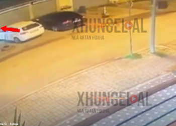 Dalin pamjet e atentatit në Lezhë, dy persona qëllojnë me automatikë drejt berberhanes (VIDEO) –