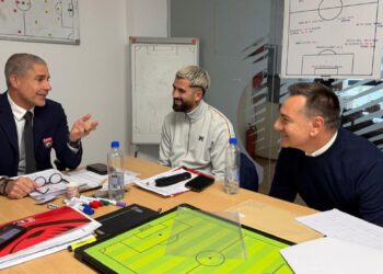 Silvinjo ndjek nga afër lojtarët kuqezi në përgatitjet për ndeshjen e “Play-Off”-it ndaj Polonisë –