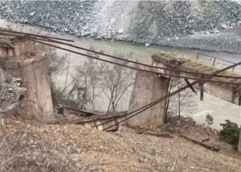 Jo vetëm rrugët në kaos, shembet ura e Murrashit në linjën hekurudhore Elbasan-Librazhd –