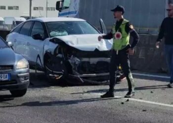 Përplasje zinxhir në Tiranë–Durrës/ 4 automjete të përfshira në aksident të rëndë –