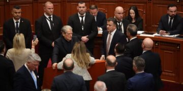 Votëbesohen mes kaosit ministrat e rinj, dekreti i shkarkimit të Ballukut merr 85 vota –