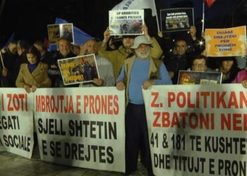 Akuzojnë Bashkim Ulajn se po u grabit pronat për resortin, banorët e Rrjollit para Kuvendit –