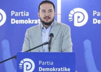 Flamur Noka përjashtoi 2 këshilltarët e PD në Durrës/ Salianji: Humbësat s’duan garë –