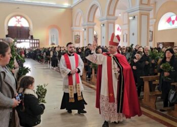 Nis javën e Pashkëve për katolikët, simbolika e të Dielës së Larit –