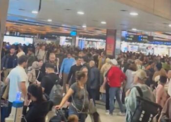 Kaos në ajër mbi Stamboll/ Moti i keq anulon mbi 200 fluturime –