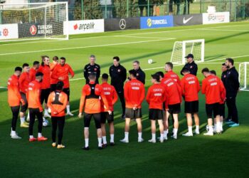 E pazakontë, Turqia nuk do të stërvitet në Kosovë para finales së “play-off”-it –