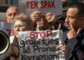 “Duart larg nga prona ime”/ Banorët e Rrjollit protestë para SPAK-ut –