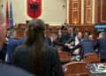 Përplasjet në Kuvend, mazhoranca kërkon përjashtimin e Bardhit dhe Balliut –