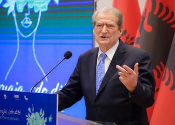 Berisha akoma në “kilometrin e fundit” kërkon “guximin dhe vendosmërinë e grave” –