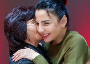 Belinda Balluku shpërndan fotot e saj nga takimi me socialistet me rastin e 8 marsit –