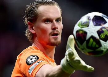 Portieri Kinsky në një natë makthi, del nga fusha me lot pas minutës së 17-të –