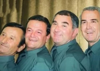 Shuhet humoristi i njohur Mane Lumani, një nga katër parodistët e Vlorës –