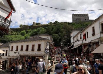 Lufta mund të shpëtojë turizmin, në Shqipëri po vijnë të huajt që anuluan planet në Lindjen e Mesme –