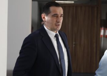 Zyrtarët duhet të hetohen si çdo qytetar –