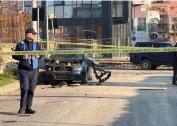 Atentat me tritol në Lezhë, shpërthen makina e një agjenti krimesh –
