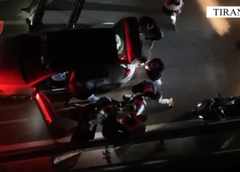 Trafik armësh në kryeqytet, policia ndalon makinën me pistoleta “Sig Sauer” –