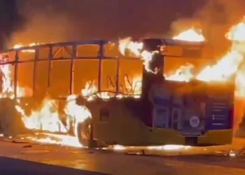 Tragjedi në Zvicër, autobusi shpërthen në flakë, 6 viktima dhe 5 të plagosur, ja dyshimi