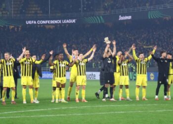 Strakosha çon AEK-un mes 8 më të mirave në Conference League –