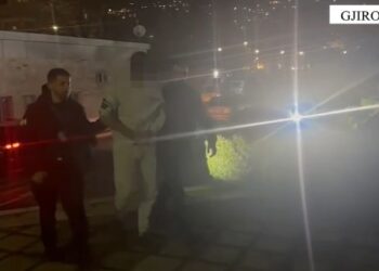 Hiqej si punonjës i IKMT-së dhe i merrte para bizneseve, vihet në pranga 26-vjeçari në Sarandë –
