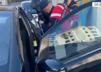 Qarkullonte i armatosur, arrestohet 28-vjeçari i dënuar më parë për vrasje (Emri) –