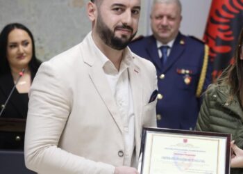Dy vrasje në tre muaj! Si u dekorua drejtuesi i policisë i lidhur me grupin e Ines Hajrullës –