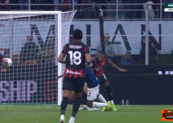 VIDEO/ Momenti që ndezi derbin, Interi proteston për penallti në fund –