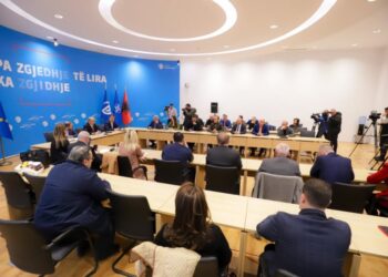 Rama kërkon të na largojë nga BE, shqiptarët duhet të marrin fatin në duart e tyre –