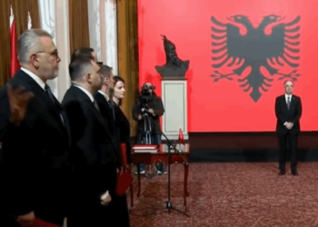 Ndryshimet në qeveri, betohen para presidentit Begaj, ministrat e rinj të kabinetit –