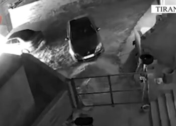 I dogji makinën një 26-vjeçareje pas sherrit me familjen, arrestohet i riu në Tiranë –