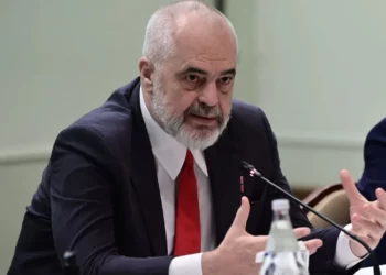 Raketa urrejtjeje në një oaz paqeje –