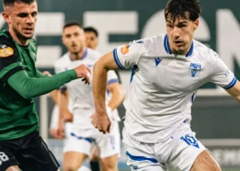 Gjashtë gola, penallti dhe karton i kuq! Egnatia mund Teutën mes spektaklit në Rrogozhinë –