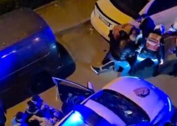 pesë të rinj rrahin dy vëllezër, ndërhyn policia –