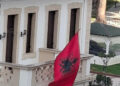 Skandaloze! Flamuri kuqezi vendoset kokëposhtë në shtëpinë ku e ngriti Ismail Qemali në Vlorë –