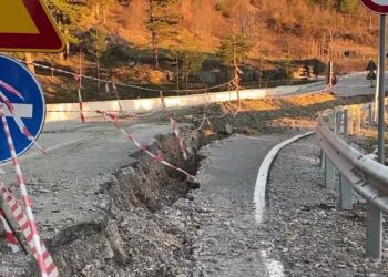 U shemb sapo u ndërtua! Rama i premtoi Gjinarit rilindje, por banorët po shohin vetëm rrënoja –