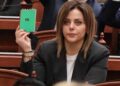 Opozita vendos këngën “Çun Mulaj” kur mori fjalën deputetja socialiste –