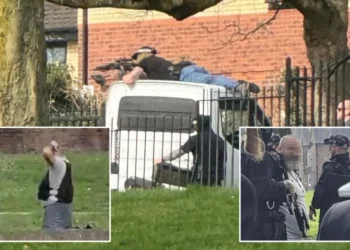 Policia e merr për kamikaz, snajperët e rrethojnë në park –