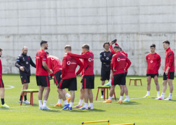 Kombëtarja udhëton drejt Varshavës, njihuni me axhendën e sotme të kuqezinjve –