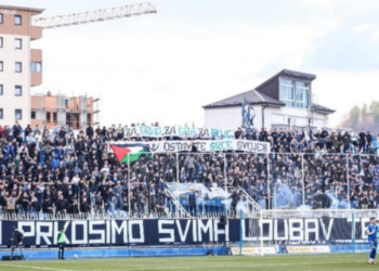 ‘Kosova është shqiptare!’ Tifozët e Novi Pazar iu kundërpërgjigjen atyre të Crvena Zvezdës –