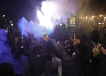 Protesta e opozitës/ 14 të arrestuar dhe 9 të tjerë nën hetim! Lirohen të miturit –