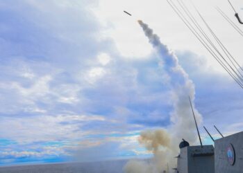 Vijojnë operacionet e SHBA dhe Izraelit në Iran, marina amerikane publikon pamjet –