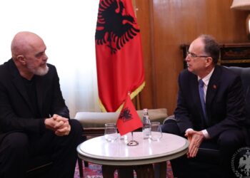 Presidenti Begaj dekreton shkarkimin e Belinda Ballukut dhe ndryshimet në kabinet –