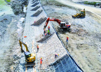 Porti i ri i Durrësit mbetet në letër, rruga bllokohet në Librazhd –