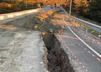 Çahet asfalti në rrugën e Gjinarit, mirëmbahet nga firma që përfitoi miliona euro tender nga Balluku –