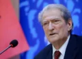 Të gjithë para Kryeministrisë –