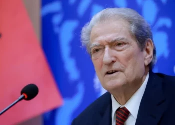 Të gjithë para Kryeministrisë –