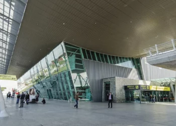 Tensione në Gjirin Persik, TIA ndalon përkohësisht fluturimet për Tel Aviv dhe Dubai, ‘TIA’ pezullon fluturimet drejt Tel Avivit dhe Dubait –